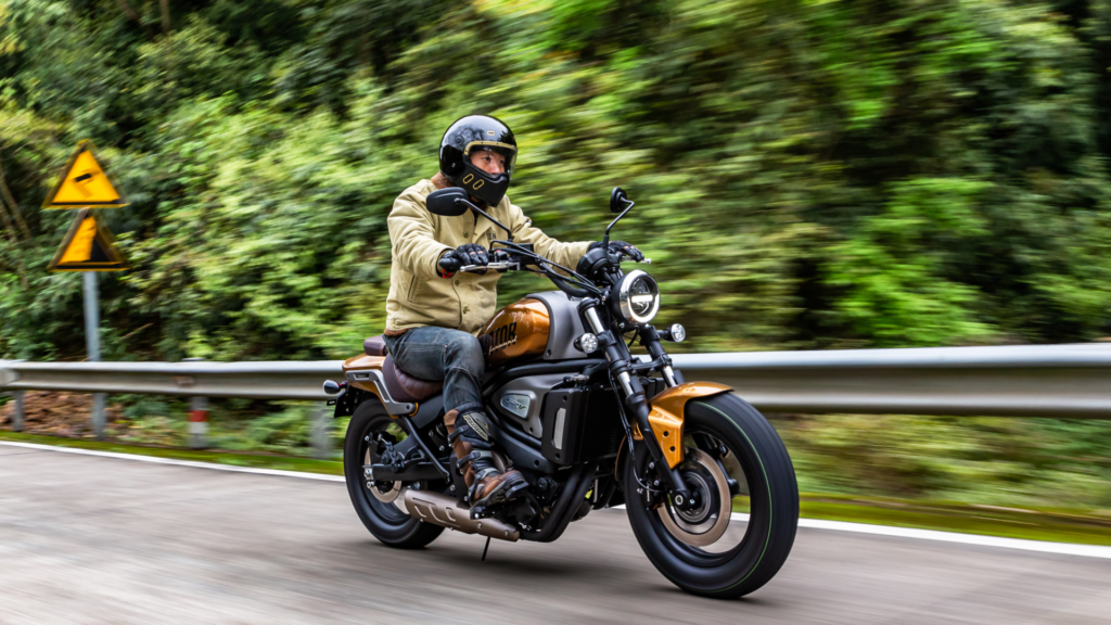 QJ SRV 550 ST, cruiser neo-retro, QJ Motor México, cruiser 550 cc, cruiser con correa, ficha técnica SRV 550 ST, comparativa cruiser 2025, cruiser ABS, moto ligera estilo classic, transmisión por correa moto.